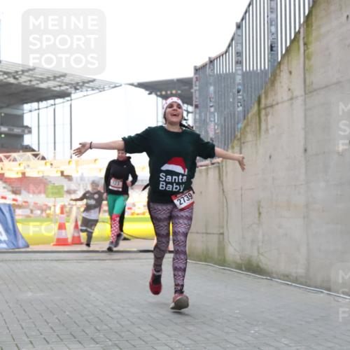 08.12.2024 - St. Pauli X-Mass-Run No. 14 H.Heesch http://msf.ph/oto/7496358 08.12.2024 10:00:16 Ziel 100, 2478, 2480, 2932, 2958, 3294, 123, 2739, 2958 meine-sportfotos.de