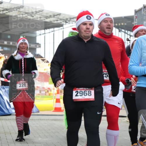 08.12.2024 - St. Pauli X-Mass-Run No. 14 H.Heesch http://msf.ph/oto/7496359 08.12.2024 10:08:19 Ziel 580, 1297, 2350, 2501, 2587, 2969, 3010, 3012, 83, 309, 328, 580, 1048, 1058, 1390, 2587, 2716, 2945, 2968, 2969 meine-sportfotos.de