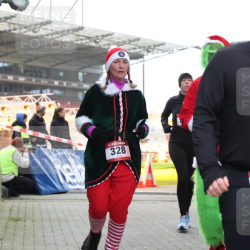 08.12.2024 - St. Pauli X-Mass-Run No. 14 H.Heesch http://msf.ph/oto/7496369 08.12.2024 10:08:20 Ziel 83, 328, 580, 1297, 2587, 2969, 3010, 3012, 83, 309, 328, 580, 1048, 1058, 1390, 2587, 2716, 2945, 2968, 2969 meine-sportfotos.de
