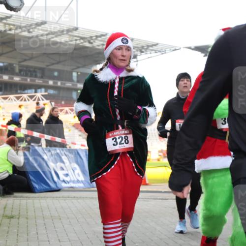 08.12.2024 - St. Pauli X-Mass-Run No. 14 H.Heesch http://msf.ph/oto/7496403 08.12.2024 10:08:20 Ziel 83, 328, 580, 1297, 2587, 2969, 3010, 3012, 83, 309, 328, 580, 1048, 1058, 1390, 2587, 2716, 2945, 2968, 2969 meine-sportfotos.de
