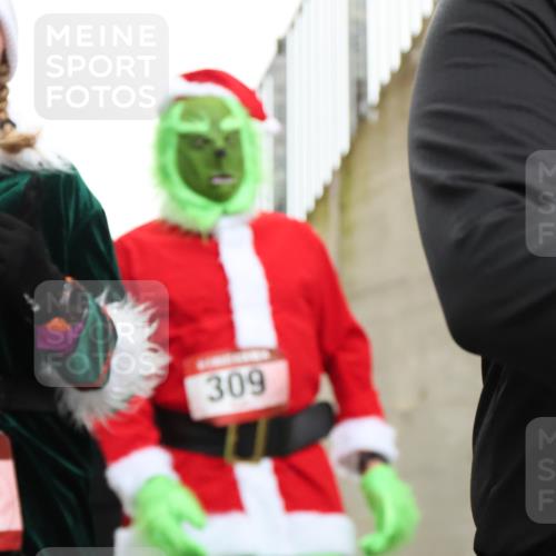 08.12.2024 - St. Pauli X-Mass-Run No. 14 H.Heesch http://msf.ph/oto/7496423 08.12.2024 10:08:22 Ziel 83, 309, 328, 580, 2587, 2716, 2968, 2969, 3010, 3012, 83, 309, 328, 690, 1048, 1058, 1390, 2716, 2945, 2964, 2968 meine-sportfotos.de