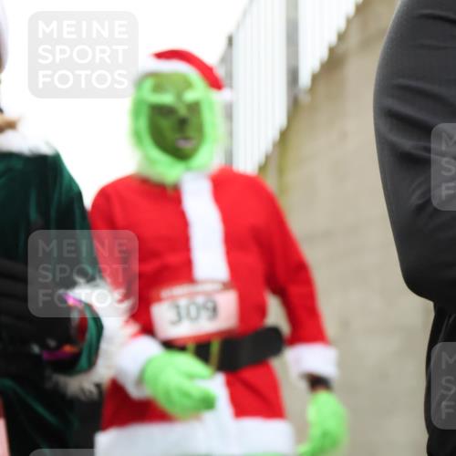 08.12.2024 - St. Pauli X-Mass-Run No. 14 H.Heesch http://msf.ph/oto/7496428 08.12.2024 10:08:22 Ziel 83, 309, 328, 580, 2587, 2716, 2968, 2969, 3010, 3012, 83, 309, 328, 690, 1048, 1058, 1390, 2716, 2945, 2964, 2968 meine-sportfotos.de
