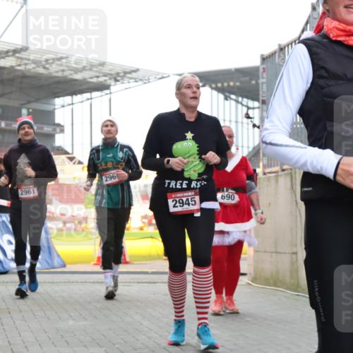 08.12.2024 - St. Pauli X-Mass-Run No. 14 H.Heesch http://msf.ph/oto/7496562 08.12.2024 10:08:27 Ziel 83, 309, 328, 580, 1048, 1058, 1390, 2587, 2716, 2945, 2968, 2969, 3010, 3012, 690, 1048, 1058, 2945, 2961, 2964 meine-sportfotos.de