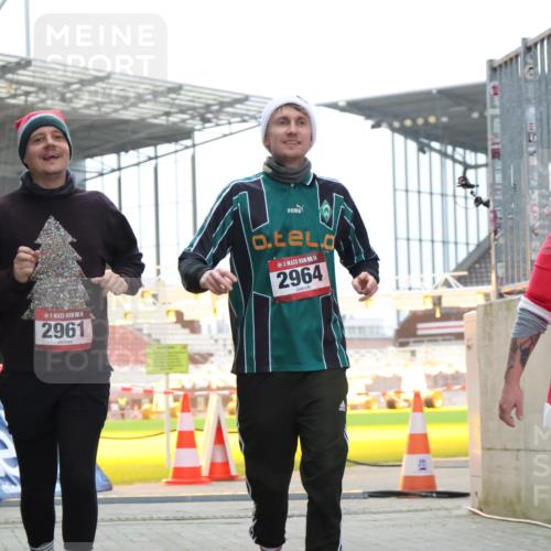 08.12.2024 - St. Pauli X-Mass-Run No. 14 H.Heesch http://msf.ph/oto/7496578 08.12.2024 10:08:28 Ziel 83, 309, 328, 580, 1048, 1058, 1390, 2587, 2716, 2945, 2968, 2969, 690, 1048, 1058, 2945, 2961, 2964 meine-sportfotos.de