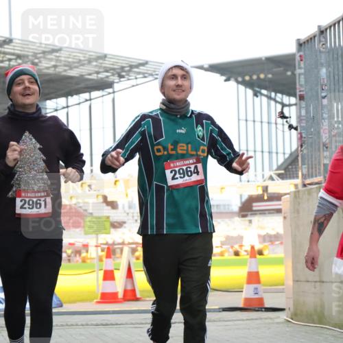 08.12.2024 - St. Pauli X-Mass-Run No. 14 H.Heesch http://msf.ph/oto/7496585 08.12.2024 10:08:29 Ziel 83, 309, 328, 580, 1048, 1058, 1390, 2587, 2716, 2945, 2964, 2968, 2969, 690, 2945, 2961, 2964 meine-sportfotos.de