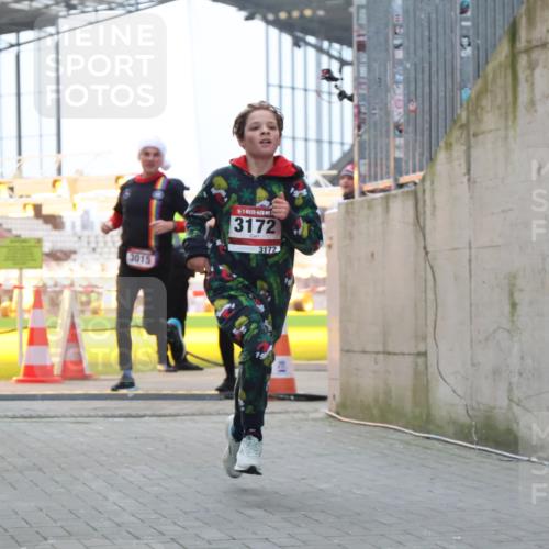 08.12.2024 - St. Pauli X-Mass-Run No. 14 H.Heesch http://msf.ph/oto/7496590 08.12.2024 10:00:33 Ziel 3172, 259, 3013, 3015, 3170, 3172 meine-sportfotos.de