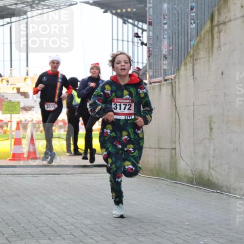 08.12.2024 - St. Pauli X-Mass-Run No. 14 H.Heesch http://msf.ph/oto/7496609 08.12.2024 10:00:33 Ziel 3172, 259, 3013, 3015, 3170, 3172 meine-sportfotos.de
