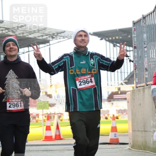 08.12.2024 - St. Pauli X-Mass-Run No. 14 H.Heesch http://msf.ph/oto/7496613 08.12.2024 10:08:29 Ziel 83, 309, 328, 580, 1048, 1058, 1390, 2587, 2716, 2945, 2964, 2968, 2969, 690, 2945, 2961, 2964 meine-sportfotos.de