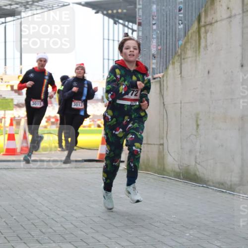 08.12.2024 - St. Pauli X-Mass-Run No. 14 H.Heesch http://msf.ph/oto/7496625 08.12.2024 10:00:34 Ziel 3172, 259, 3013, 3015, 3170, 3172 meine-sportfotos.de