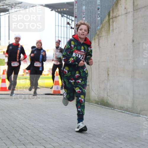 08.12.2024 - St. Pauli X-Mass-Run No. 14 H.Heesch http://msf.ph/oto/7496636 08.12.2024 10:00:34 Ziel 3172, 259, 3013, 3015, 3170, 3172 meine-sportfotos.de