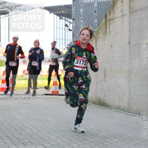 08.12.2024 - St. Pauli X-Mass-Run No. 14 H.Heesch http://msf.ph/oto/7496643 08.12.2024 10:00:34 Ziel 3172, 259, 3013, 3015, 3170, 3172 meine-sportfotos.de