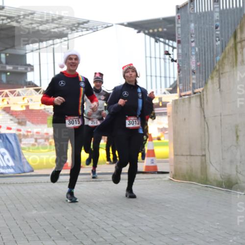 08.12.2024 - St. Pauli X-Mass-Run No. 14 H.Heesch http://msf.ph/oto/7496699 08.12.2024 10:00:35 Ziel 3172, 259, 3013, 3015, 3170, 3172 meine-sportfotos.de