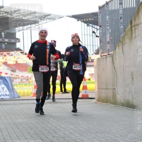 08.12.2024 - St. Pauli X-Mass-Run No. 14 H.Heesch http://msf.ph/oto/7496710 08.12.2024 10:00:35 Ziel 3172, 259, 3013, 3015, 3170, 3172 meine-sportfotos.de