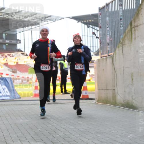 08.12.2024 - St. Pauli X-Mass-Run No. 14 H.Heesch http://msf.ph/oto/7496715 08.12.2024 10:00:35 Ziel 3172, 259, 3013, 3015, 3170, 3172 meine-sportfotos.de