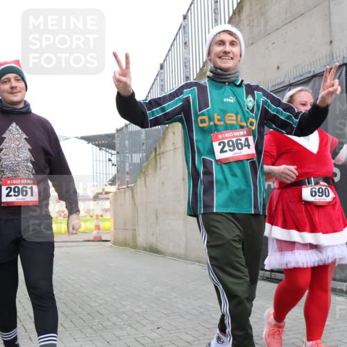 08.12.2024 - St. Pauli X-Mass-Run No. 14 H.Heesch http://msf.ph/oto/7496764 08.12.2024 10:08:31 Ziel 83, 309, 328, 580, 690, 1048, 1058, 1390, 2587, 2716, 2945, 2961, 2964, 2968, 2969, 690, 2961, 2964 meine-sportfotos.de