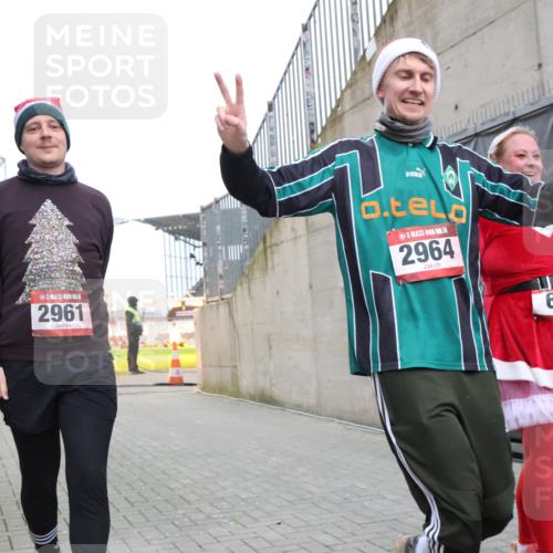 08.12.2024 - St. Pauli X-Mass-Run No. 14 H.Heesch http://msf.ph/oto/7496780 08.12.2024 10:08:31 Ziel 83, 309, 328, 580, 690, 1048, 1058, 1390, 2587, 2716, 2945, 2961, 2964, 2968, 2969, 690, 2961, 2964 meine-sportfotos.de