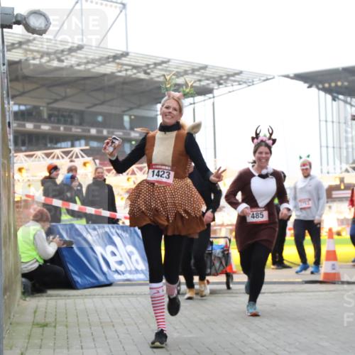 08.12.2024 - St. Pauli X-Mass-Run No. 14 H.Heesch http://msf.ph/oto/7496804 08.12.2024 10:08:41 Ziel 690, 1423, 2945, 2961, 2964, 485, 997, 1026, 1423 meine-sportfotos.de