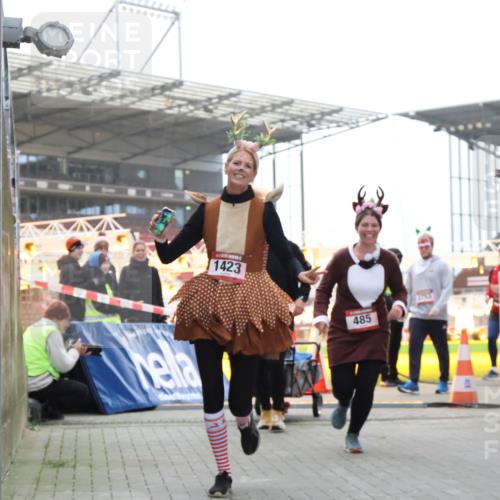 08.12.2024 - St. Pauli X-Mass-Run No. 14 H.Heesch http://msf.ph/oto/7496809 08.12.2024 10:08:41 Ziel 690, 1423, 2945, 2961, 2964, 485, 997, 1026, 1423 meine-sportfotos.de