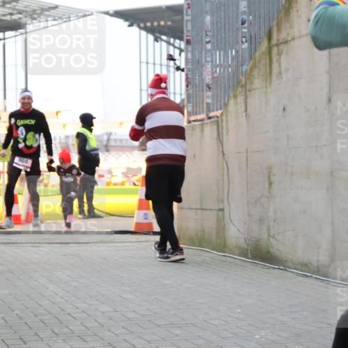 08.12.2024 - St. Pauli X-Mass-Run No. 14 H.Heesch http://msf.ph/oto/7496820 08.12.2024 10:00:39 Ziel 259, 3013, 3015, 3170, 3172, 174, 259, 484, 608, 3170 meine-sportfotos.de