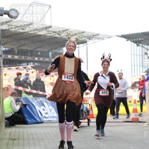 08.12.2024 - St. Pauli X-Mass-Run No. 14 H.Heesch http://msf.ph/oto/7496822 08.12.2024 10:08:41 Ziel 690, 1423, 2945, 2961, 2964, 485, 997, 1026, 1423 meine-sportfotos.de