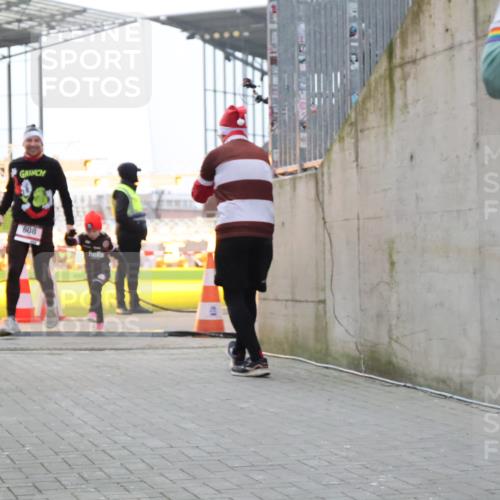 08.12.2024 - St. Pauli X-Mass-Run No. 14 H.Heesch http://msf.ph/oto/7496828 08.12.2024 10:00:39 Ziel 259, 3013, 3015, 3170, 3172, 174, 259, 484, 608, 3170 meine-sportfotos.de