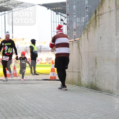 08.12.2024 - St. Pauli X-Mass-Run No. 14 H.Heesch http://msf.ph/oto/7496843 08.12.2024 10:00:39 Ziel 259, 3013, 3015, 3170, 3172, 174, 259, 484, 608, 3170 meine-sportfotos.de
