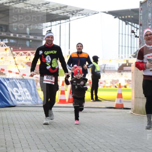 08.12.2024 - St. Pauli X-Mass-Run No. 14 H.Heesch http://msf.ph/oto/7496850 08.12.2024 10:00:41 Ziel 259, 3013, 3015, 3170, 3172, 174, 484, 608, 1393 meine-sportfotos.de