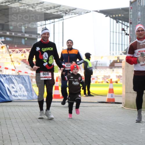 08.12.2024 - St. Pauli X-Mass-Run No. 14 H.Heesch http://msf.ph/oto/7496865 08.12.2024 10:00:41 Ziel 259, 3013, 3015, 3170, 3172, 174, 484, 608, 1393 meine-sportfotos.de