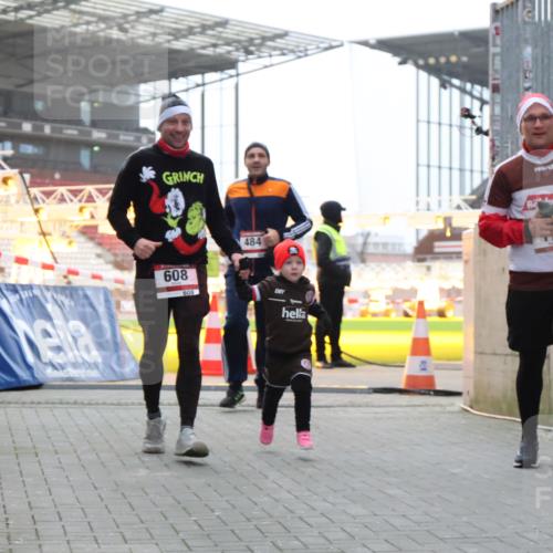 08.12.2024 - St. Pauli X-Mass-Run No. 14 H.Heesch http://msf.ph/oto/7496870 08.12.2024 10:00:41 Ziel 259, 3013, 3015, 3170, 3172, 174, 484, 608, 1393 meine-sportfotos.de