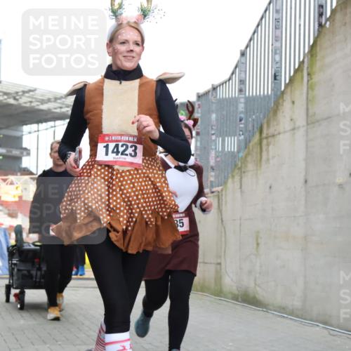 08.12.2024 - St. Pauli X-Mass-Run No. 14 H.Heesch http://msf.ph/oto/7496882 08.12.2024 10:08:42 Ziel 485, 690, 1423, 2961, 2964, 485, 997, 1026, 1423, 2753 meine-sportfotos.de
