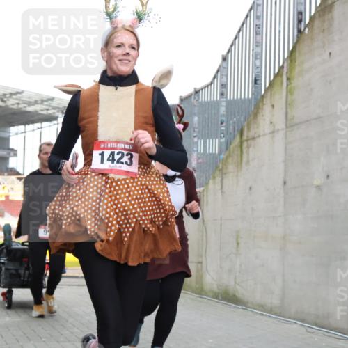 08.12.2024 - St. Pauli X-Mass-Run No. 14 H.Heesch http://msf.ph/oto/7496889 08.12.2024 10:08:42 Ziel 485, 690, 1423, 2961, 2964, 485, 997, 1026, 1423, 2753 meine-sportfotos.de