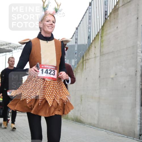 08.12.2024 - St. Pauli X-Mass-Run No. 14 H.Heesch http://msf.ph/oto/7496905 08.12.2024 10:08:42 Ziel 485, 690, 1423, 2961, 2964, 485, 997, 1026, 1423, 2753 meine-sportfotos.de