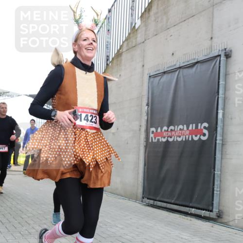 08.12.2024 - St. Pauli X-Mass-Run No. 14 H.Heesch http://msf.ph/oto/7496937 08.12.2024 10:08:43 Ziel 485, 690, 1423, 2961, 2964, 292, 485, 997, 1026, 1310, 1423, 2753 meine-sportfotos.de