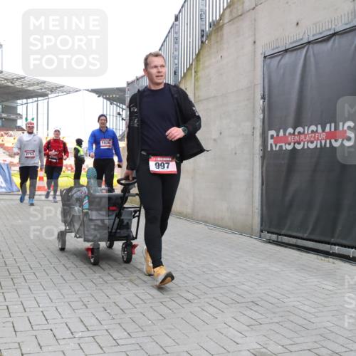 08.12.2024 - St. Pauli X-Mass-Run No. 14 H.Heesch http://msf.ph/oto/7496961 08.12.2024 10:08:44 Ziel 485, 690, 1423, 2961, 292, 301, 485, 997, 1026, 1310, 2753 meine-sportfotos.de