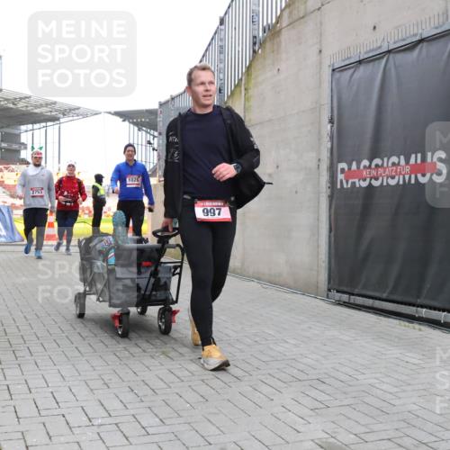 08.12.2024 - St. Pauli X-Mass-Run No. 14 H.Heesch http://msf.ph/oto/7496968 08.12.2024 10:08:44 Ziel 485, 690, 1423, 2961, 292, 301, 485, 997, 1026, 1310, 2753 meine-sportfotos.de
