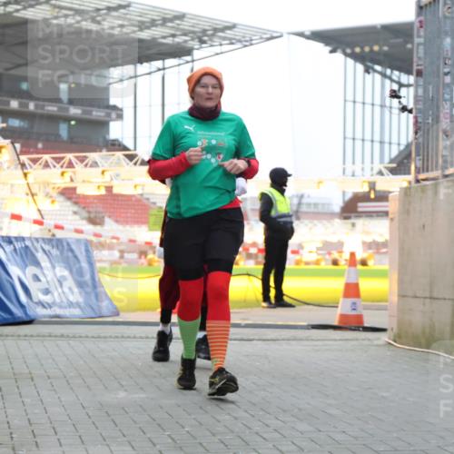 08.12.2024 - St. Pauli X-Mass-Run No. 14 H.Heesch http://msf.ph/oto/7496980 08.12.2024 10:00:46 Ziel 174, 259, 484, 608, 3013, 3015, 3170, 3172, 174, 484, 608, 1393, 1725, 2760 meine-sportfotos.de