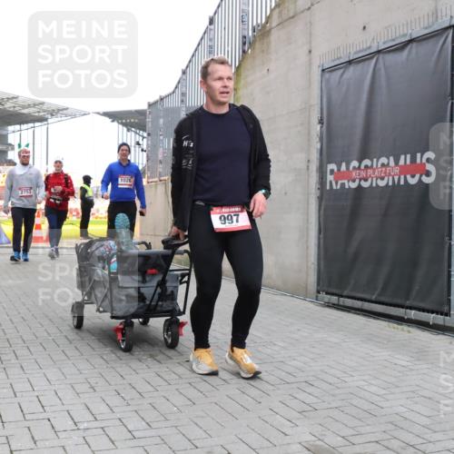 08.12.2024 - St. Pauli X-Mass-Run No. 14 H.Heesch http://msf.ph/oto/7496984 08.12.2024 10:08:45 Ziel 485, 997, 1423, 2961, 292, 301, 997, 1026, 1310, 1952, 1961, 2753 meine-sportfotos.de