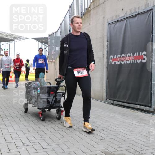 08.12.2024 - St. Pauli X-Mass-Run No. 14 H.Heesch http://msf.ph/oto/7496991 08.12.2024 10:08:45 Ziel 485, 997, 1423, 2961, 292, 301, 997, 1026, 1310, 1952, 1961, 2753 meine-sportfotos.de