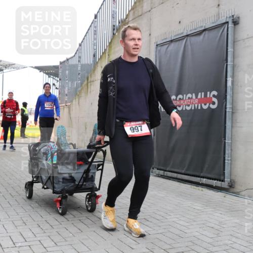 08.12.2024 - St. Pauli X-Mass-Run No. 14 H.Heesch http://msf.ph/oto/7497019 08.12.2024 10:08:45 Ziel 485, 997, 1423, 2961, 292, 301, 997, 1026, 1310, 1952, 1961, 2753 meine-sportfotos.de