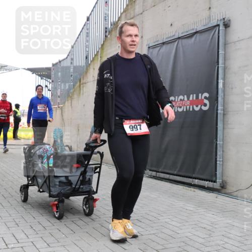 08.12.2024 - St. Pauli X-Mass-Run No. 14 H.Heesch http://msf.ph/oto/7497029 08.12.2024 10:08:45 Ziel 485, 997, 1423, 2961, 292, 301, 997, 1026, 1310, 1952, 1961, 2753 meine-sportfotos.de