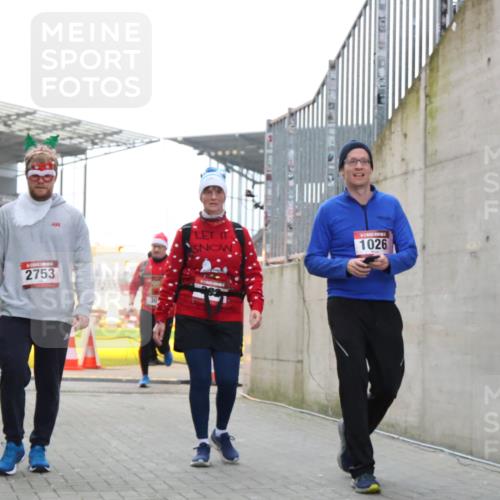 08.12.2024 - St. Pauli X-Mass-Run No. 14 H.Heesch http://msf.ph/oto/7497046 08.12.2024 10:08:47 Ziel 485, 997, 1026, 1423, 292, 301, 436, 997, 1026, 1310, 1952, 1961, 2753 meine-sportfotos.de