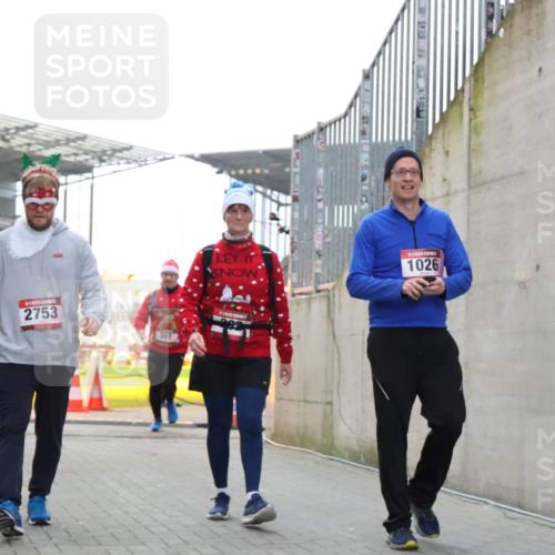 08.12.2024 - St. Pauli X-Mass-Run No. 14 H.Heesch http://msf.ph/oto/7497055 08.12.2024 10:08:48 Ziel 485, 997, 1026, 1423, 292, 301, 436, 1026, 1310, 1952, 1961, 2753 meine-sportfotos.de
