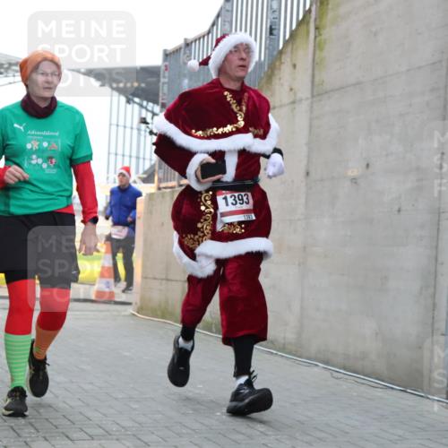 08.12.2024 - St. Pauli X-Mass-Run No. 14 H.Heesch http://msf.ph/oto/7497067 08.12.2024 10:00:48 Ziel 174, 259, 484, 608, 1393, 3013, 3015, 3170, 484, 1393, 1725, 2760 meine-sportfotos.de