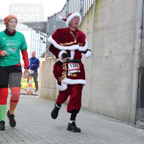 08.12.2024 - St. Pauli X-Mass-Run No. 14 H.Heesch http://msf.ph/oto/7497072 08.12.2024 10:00:48 Ziel 174, 259, 484, 608, 1393, 3013, 3015, 3170, 484, 1393, 1725, 2760 meine-sportfotos.de