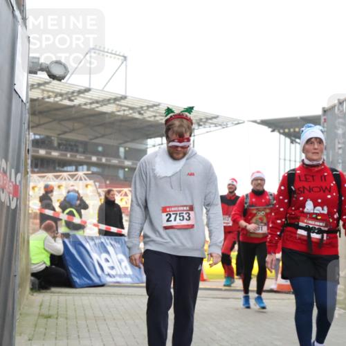 08.12.2024 - St. Pauli X-Mass-Run No. 14 H.Heesch http://msf.ph/oto/7497074 08.12.2024 10:08:48 Ziel 485, 997, 1026, 1423, 292, 301, 436, 1026, 1310, 1952, 1961, 2753 meine-sportfotos.de