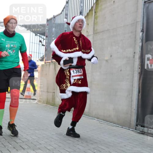 08.12.2024 - St. Pauli X-Mass-Run No. 14 H.Heesch http://msf.ph/oto/7497080 08.12.2024 10:00:48 Ziel 174, 259, 484, 608, 1393, 3013, 3015, 3170, 484, 1393, 1725, 2760 meine-sportfotos.de