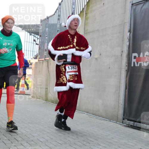 08.12.2024 - St. Pauli X-Mass-Run No. 14 H.Heesch http://msf.ph/oto/7497087 08.12.2024 10:00:48 Ziel 174, 259, 484, 608, 1393, 3013, 3015, 3170, 484, 1393, 1725, 2760 meine-sportfotos.de