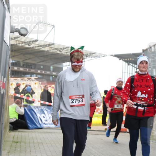 08.12.2024 - St. Pauli X-Mass-Run No. 14 H.Heesch http://msf.ph/oto/7497097 08.12.2024 10:08:49 Ziel 485, 997, 1026, 1423, 23, 292, 301, 436, 1167, 1183, 1310, 1952, 1961, 2753 meine-sportfotos.de
