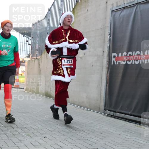 08.12.2024 - St. Pauli X-Mass-Run No. 14 H.Heesch http://msf.ph/oto/7497100 08.12.2024 10:00:48 Ziel 174, 259, 484, 608, 1393, 3013, 3015, 3170, 484, 1393, 1725, 2760 meine-sportfotos.de