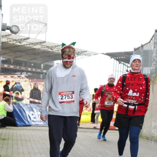 08.12.2024 - St. Pauli X-Mass-Run No. 14 H.Heesch http://msf.ph/oto/7497104 08.12.2024 10:08:49 Ziel 485, 997, 1026, 1423, 23, 292, 301, 436, 1167, 1183, 1310, 1952, 1961, 2753 meine-sportfotos.de